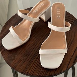 Never worn, Size 7, white shoes!